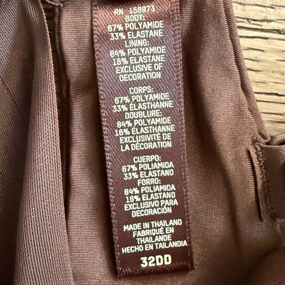 SKIMS No Show Molded Unlined Demi Bra - Picture 7 of 7